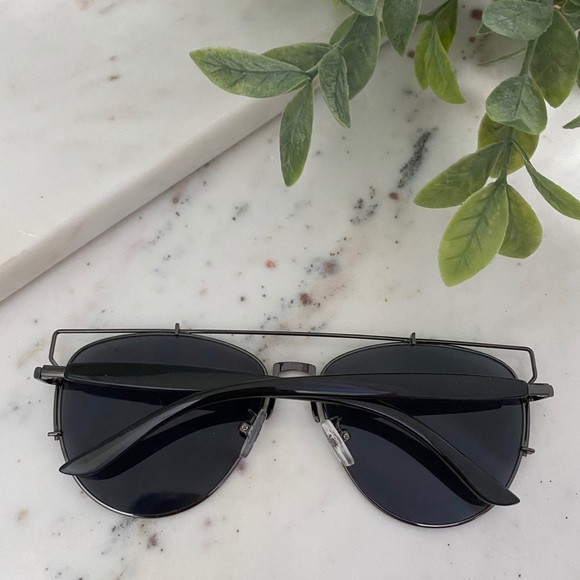 "Amira" Sunglasses || Black & Gunmetal Aviator - Picture 4 of 9